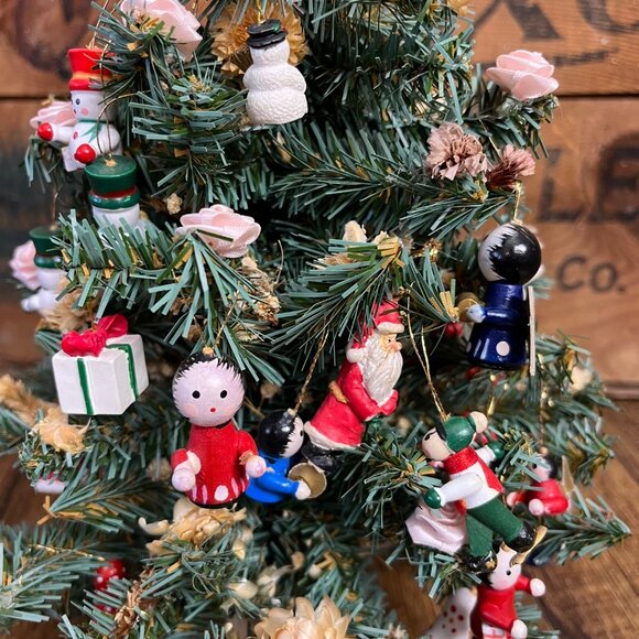 Table-Top Christmas Tree Tiny Wood Ornaments Pink Roses Vintage - Picture 4 of 8